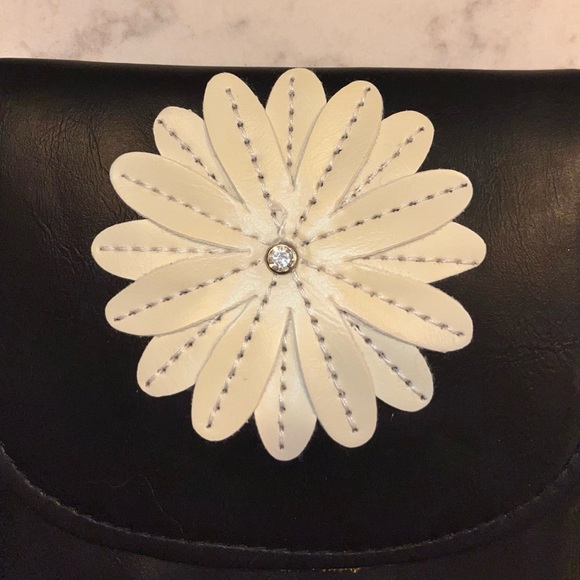 Daisy Phone Touch Screen Women’s Crossbody Purse - Picture 6 of 9